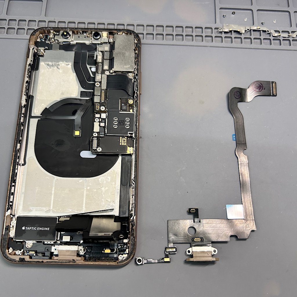 ◎スマホ(iPhone・Android)修理特別フェアー開催中 ◎8月よりAndroid修理再開しました ■iPhone XSMax ◎ライトニング交換 ●埼玉県飯能市からお越しのお客様