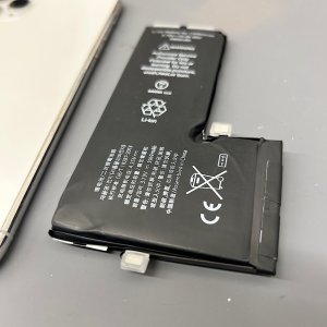 スマホ(iPhone・Android)修理特別フェアー開催中  ◎8月よりAndroid修理再開しました ■iPhone 11ProMax ◎バッテリー交換  ◎この暑さでバッテリー熱中症! 膨らんでます!  ●埼玉県飯能市からお越しのお客様