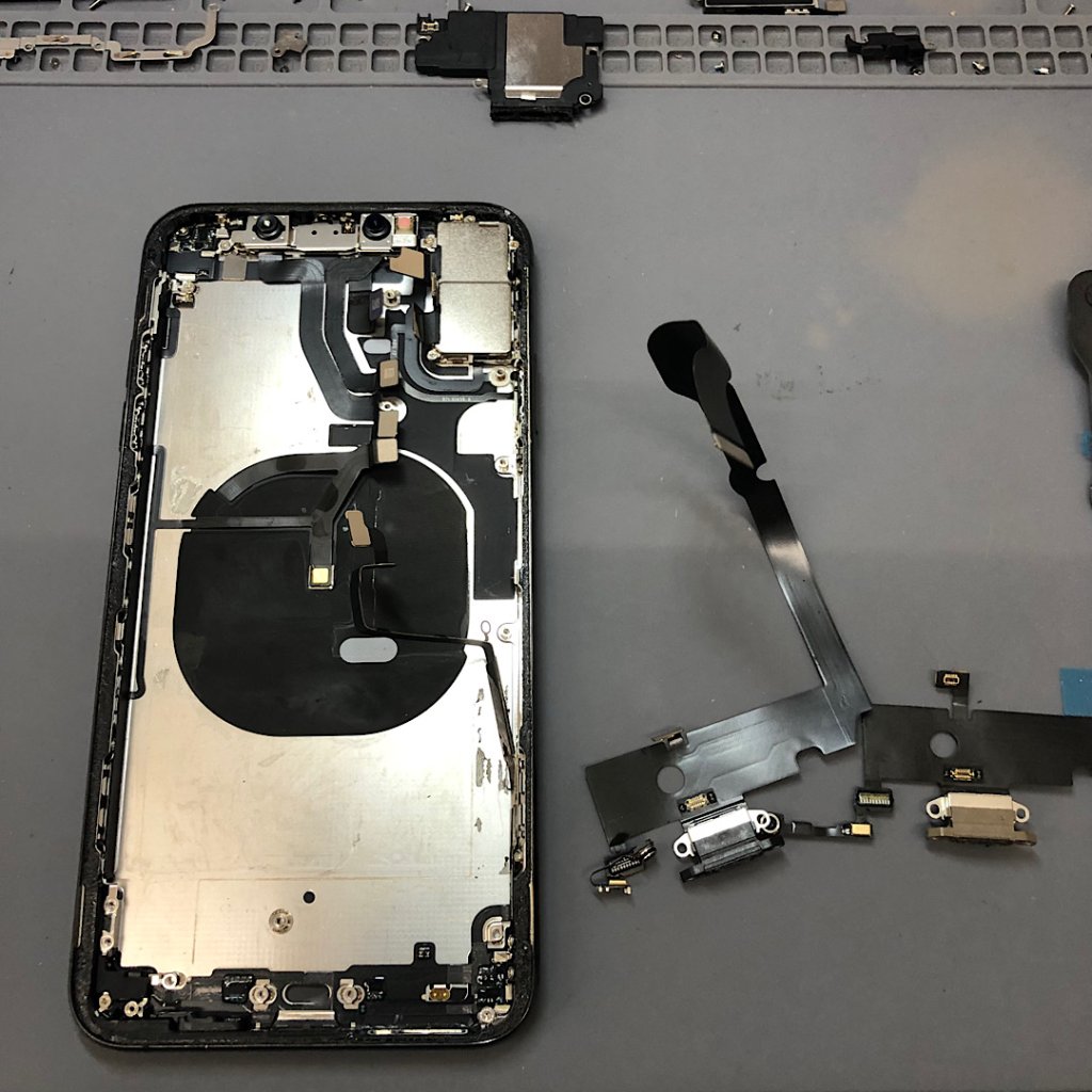 ◎スマホ(iPhone・Android)修理特別フェアー開催中 ◎8月よりAndroid修理再開しました ■iPhone XSMax ◎ライトニング交換 ◎バッテリー交換 ●埼玉県入間市野田からお越しのお客様