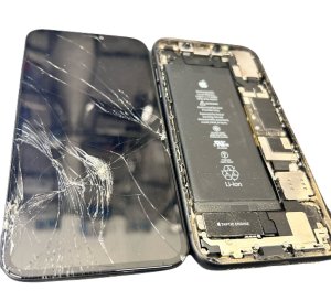 ◎スマホ(iPhone・Android)修理特別フェアー開催中  ◎8月よりAndroid修理再開しました ■iPhone 11 ◎画面割れ、液晶交換  ●埼玉県入間市からお越しのお客様