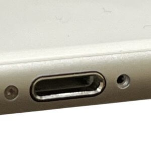 iPhone SE3 ライトニング清掃