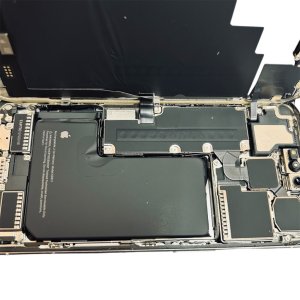 iPhone15 バッテリー交換