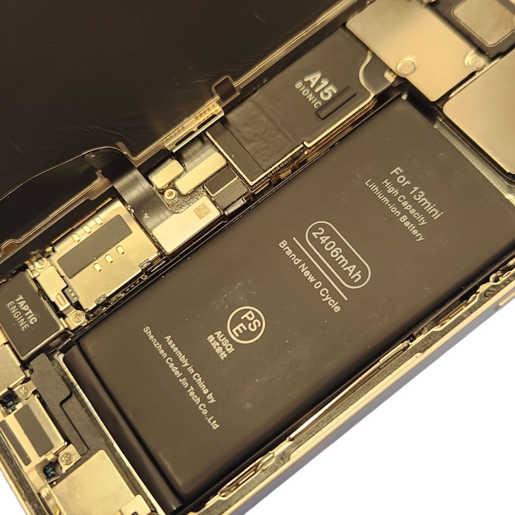 【iPhone13mini バッテリー交換】根強い人気のminiサイズ。バッテリー交換をして長く使用しましょう!| 根室市曙町