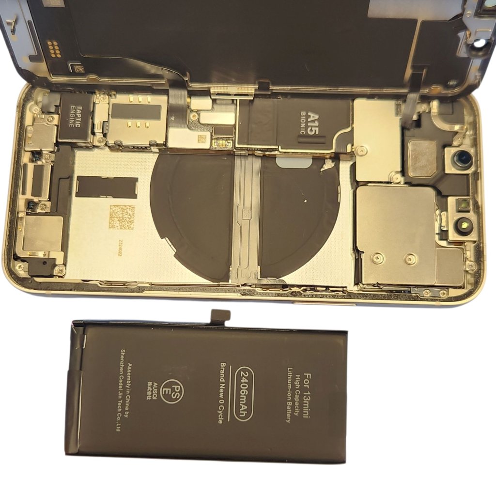 【iPhone13mini バッテリー交換】バッテリーの持ちが悪くなってきたけどミニサイズがちょうどいいので、まだ使用したい!| 根室市明治町