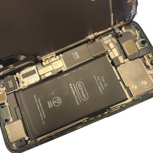 【iPhone13 バッテリー交換】iPhone13もそろそろバッテリー交換が必要な時期です。予約なし!当日修理可能!ご相談ください。| 根室市西浜町