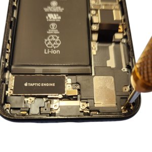 【iPhone11 充電口の交換修理】ケーブルをさしても反応しないことが多くなってきた!| 根室市月岡町