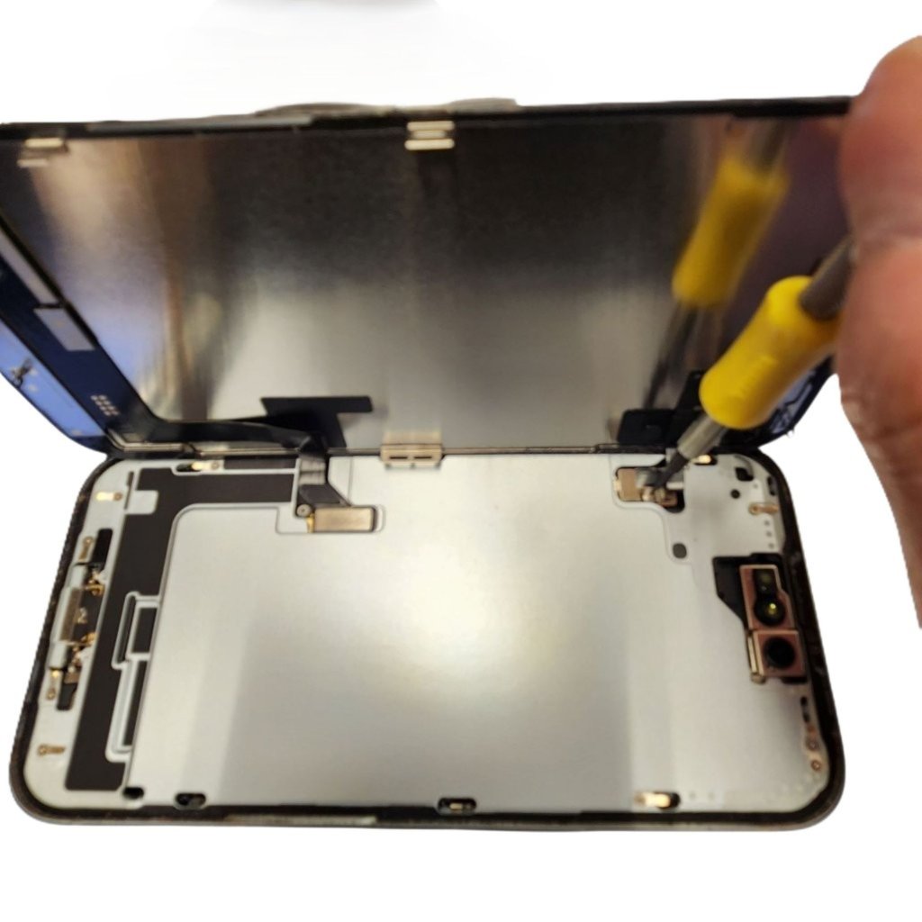 【iPhone15 液晶交換】落としてしまい画面の一部が見えづらくなってしまった。緊急修理のご要望！ | 根室市西浜町