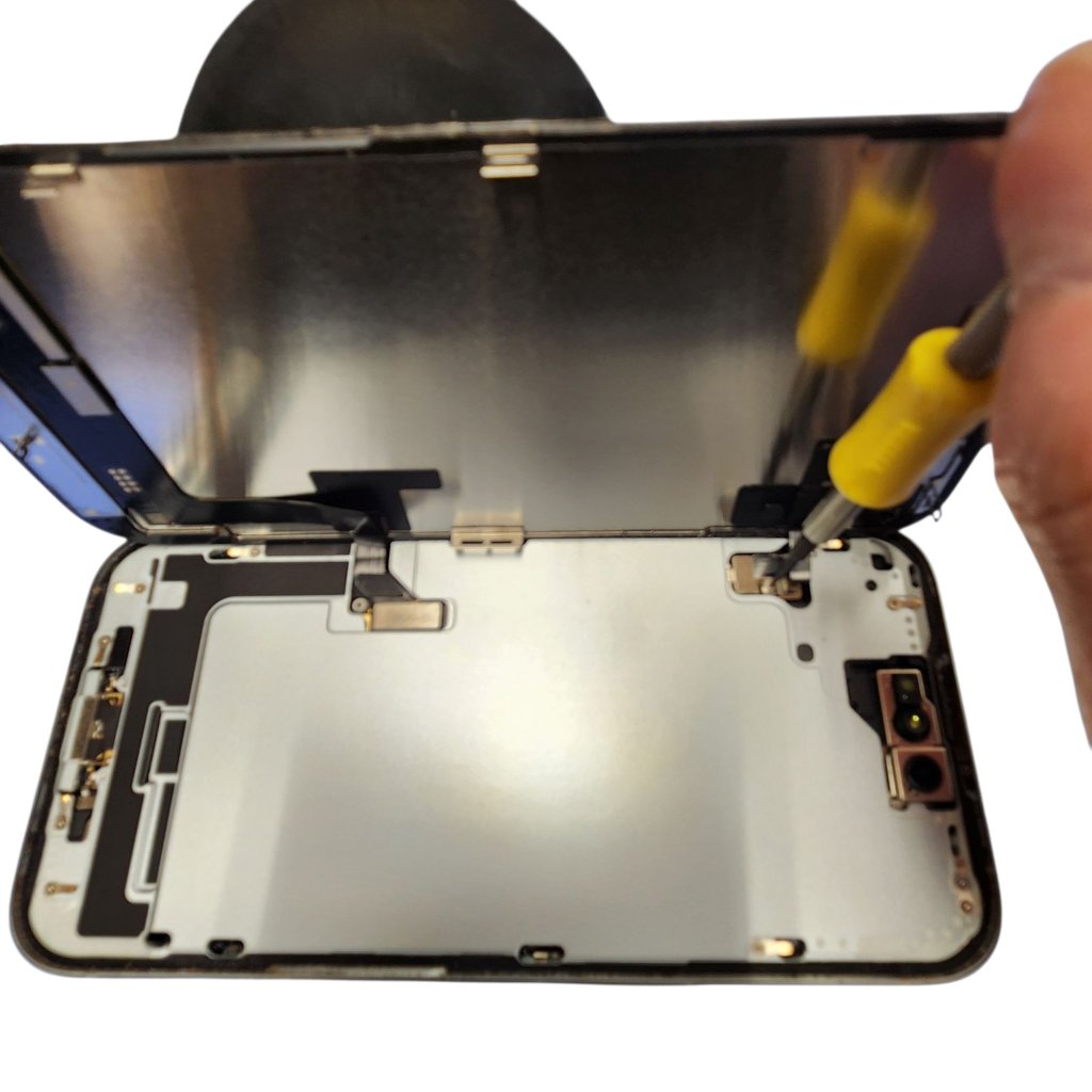 【iPhone15 フロントパネル交換】画面が割れてしまい、見えづらくなってしまった。すぐに直してほしい! | 根室市西浜町