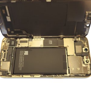 【iPhone13 バッテリー交換】iPhone13のバッテリー交換のご依頼をとても多く頂いてます!| 根室市北浜町