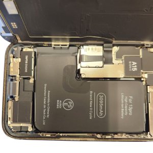 【iPhone13Pro バッテリー交換】充電の持ちも悪く充電が溜まるのも遅い。さまざまなご不安にご対応します!| 中標津町