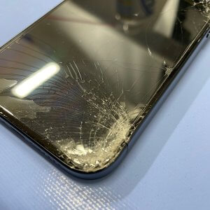 iPhone11Pro 階段落下 液晶修理| 我孫子市天王台| ご予約無しの飛び込み対応致します!