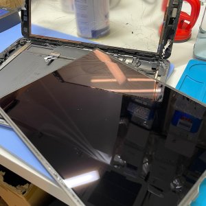 iPad7 バックの中で圧迫 液晶交換| 常総市| iPadの液晶交換もご予約対応致します!