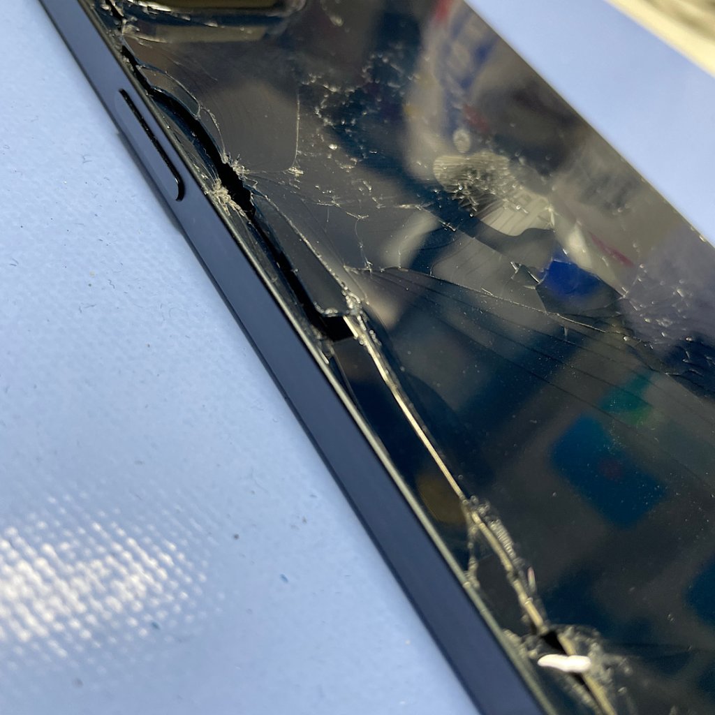 iPhone14電池膨張 背面パネル破損 バックパネル交換| 取手市戸頭| 背面パネル交換もご予約で即日お渡しで修理対応しております‼︎