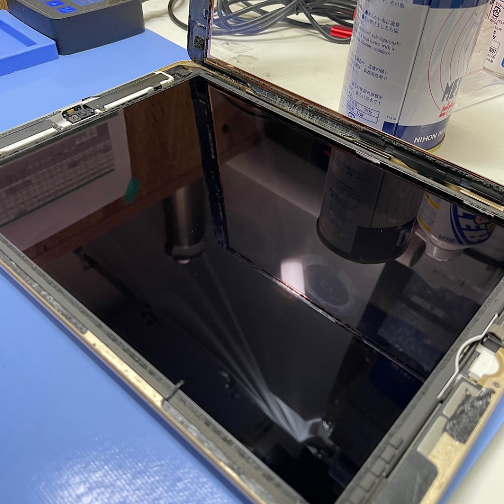 iPad8 画面に黒いシミ 液晶交換| つくばみらい市上平柳| 液晶交換も電話予約で即日お渡しの修理対応しております‼︎
