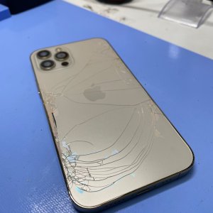 iPhone13Pro 背面パネル破損 バックパネル交換| 守谷市高野| 背面もご予約で修理致します！