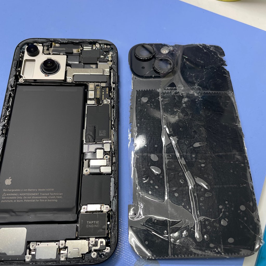 iPhone14 背面パネル破損 バックパネル交換| 柏市| 背面交換もご予約で即日対応しております!