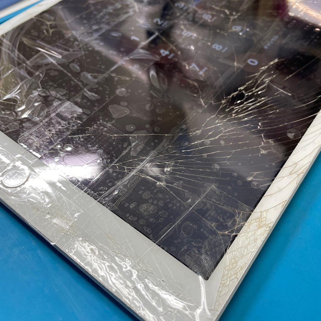 iPad 8 落下ヒビ割れ ガラスパネル交換| 常総市| iPad修理もご予約にて即日対応致します!