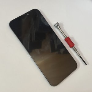 液晶交換・ブラックアウト　【iPhone 13ProMaX】