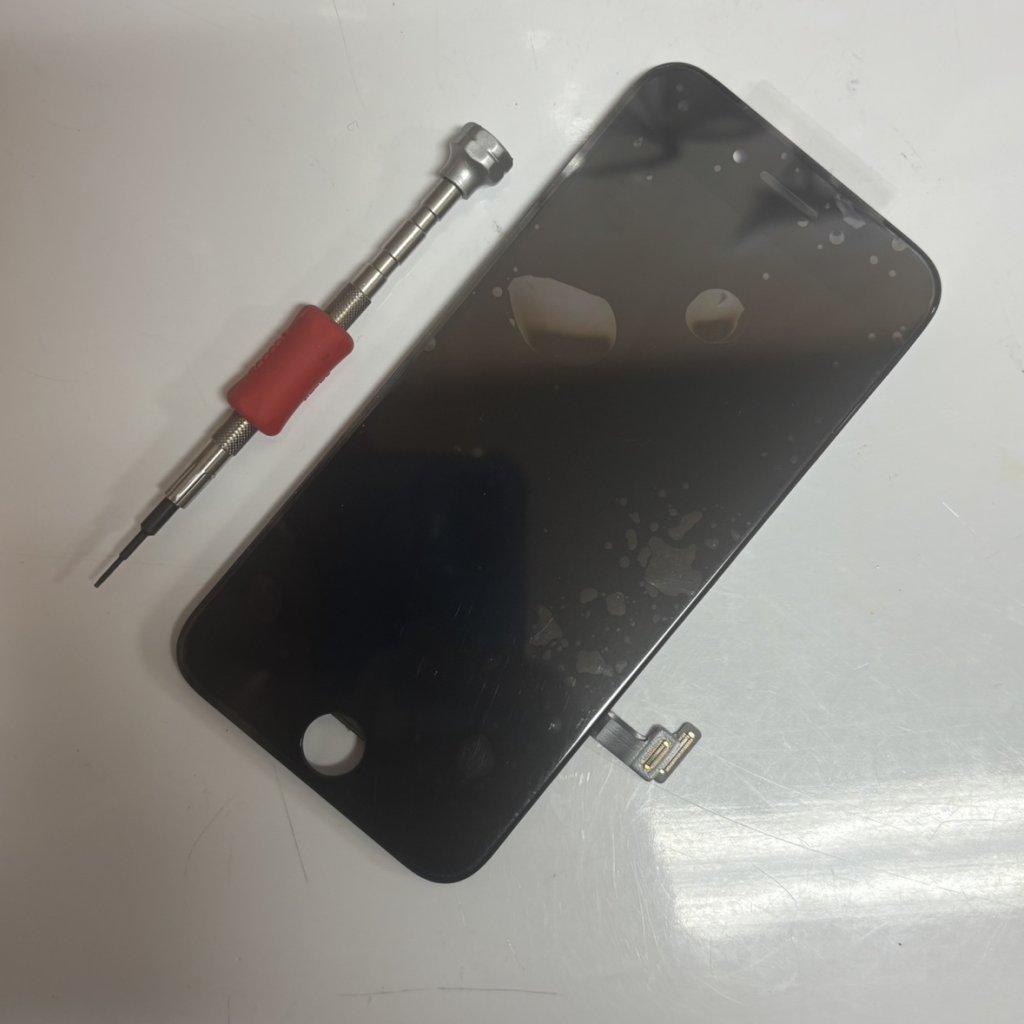 ブラックアウト 液晶不良 暴発タッチ修理 【iPhoneSE3・iPhoneSE第三世代】