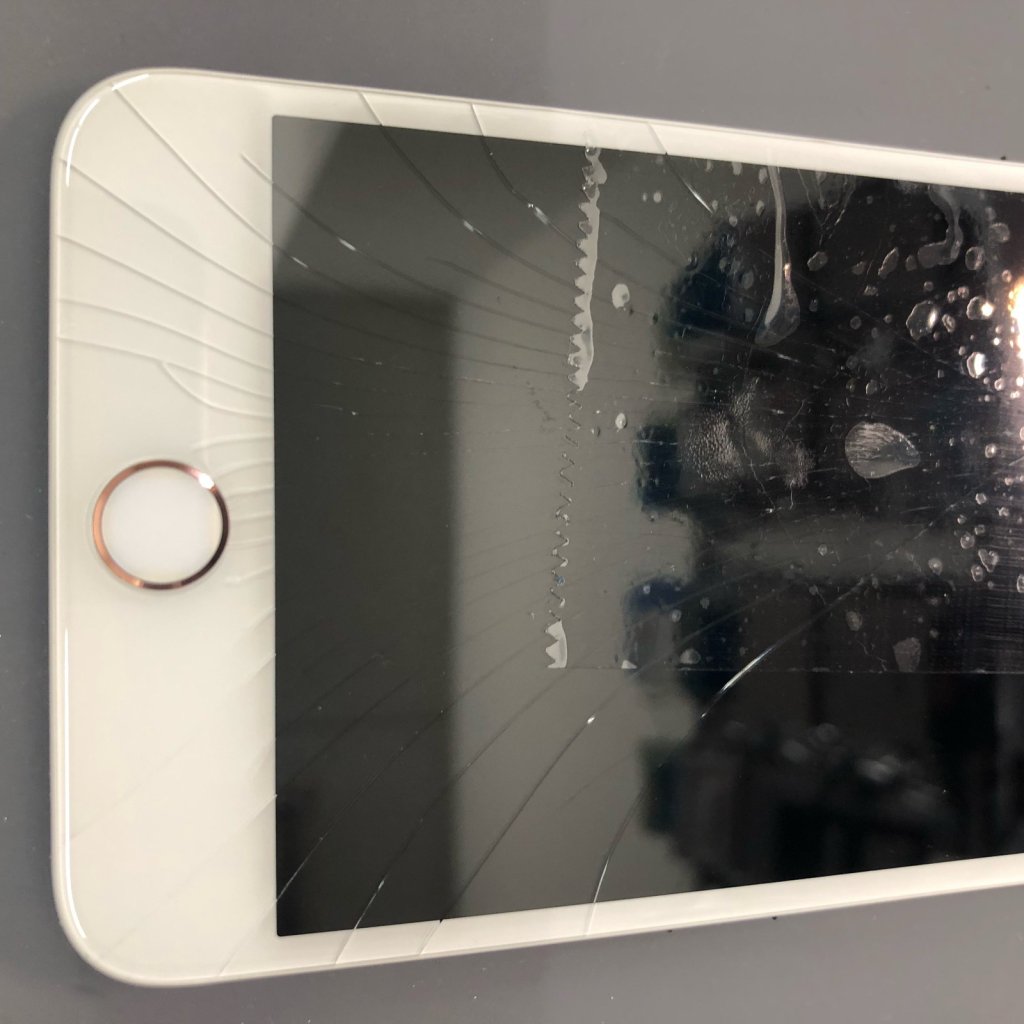 今回は【iPhone8Plus /フロントパネル・バッテリー交換】を埼玉県狭山市広瀬台からお越しのお客様よりご依頼いただきました!