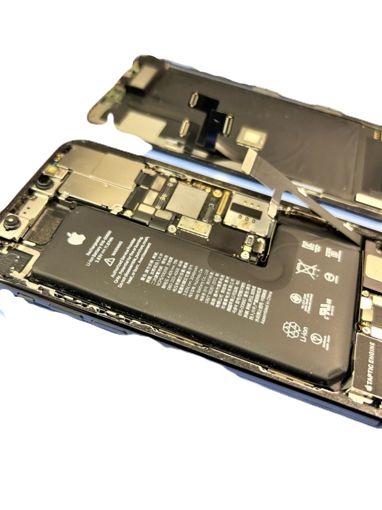 今回は【iPhone 11Proバッテリー交換】を埼玉県坂戸市からお越しのお客様よりご依頼いただきました!
