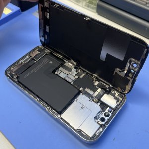 【iPhone14 Pro バッテリー交換】充電の減りが早くて持ち出せない！？そんなお悩み即日修理いたします。｜伊勢崎市宮子町