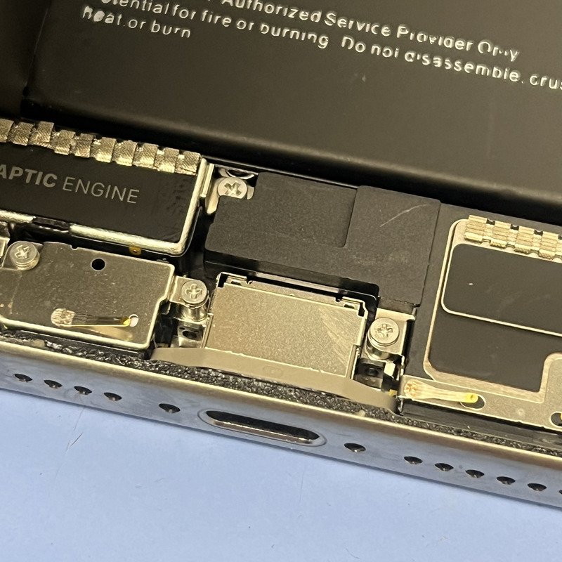 【iPhone15ProMax ライトニングコネクタ修理】角度気にしながらの生活とはもうおさらば!即日修理いたします!|前橋市文京町