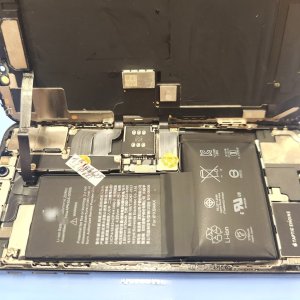 【iPhoneXsMax バッテリー交換】機種の取替も考えたけど、もう少し使いたい!ぜひご相談ください。| 根室市花咲町