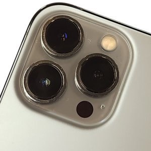 【iPhone13Pro アウトカメラレンズ交換】カメラのピントが合わなくなった!原因はガラスレンズの割れでした。 当日修理!!| 根室市定基町