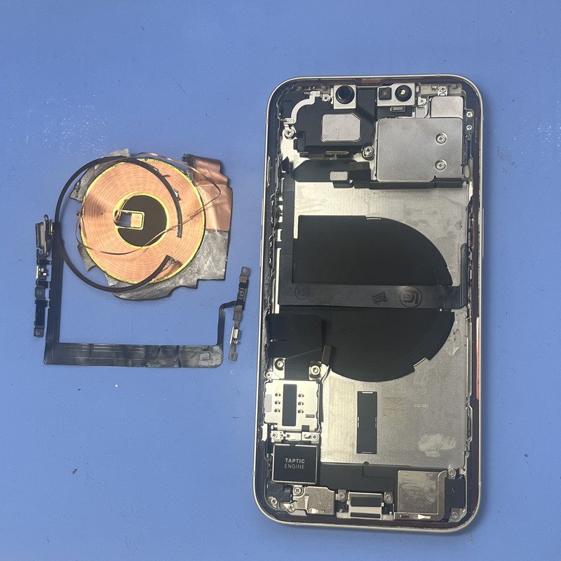 【iPhone13の電源ボタン(スリープボタン)修理】急に起動しなくなった…原因を特定し、無事に復旧!|伊勢崎市連取町