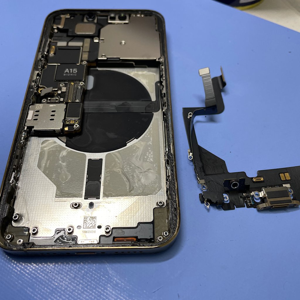 iPhone 13Pro充電コネクター交換| 守谷市けやき台| ライトニングドックもご予約対応!