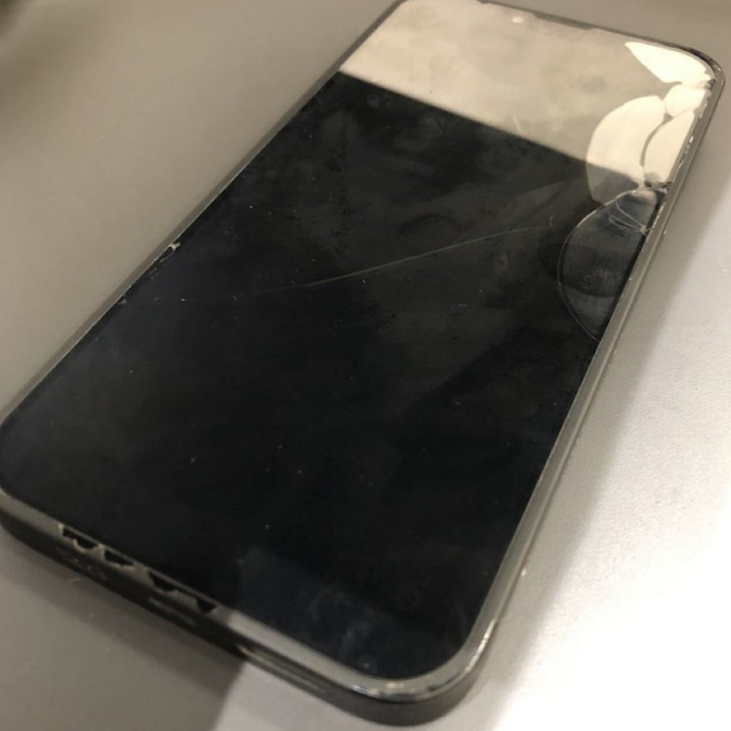 iPhone13Promax液晶交換| 入間市狭山台| スマホの液晶交換も即日対応いたします!