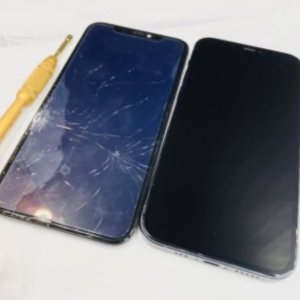 iPhone12 落下して画面破損 液晶交換| 飯能市中山| 液晶交換も即日対応!