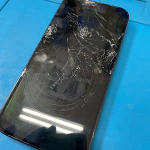 iPhone14 バイクから落下 液晶修理 | つくばみらい市日川| 水没修理も即日対応致します!
