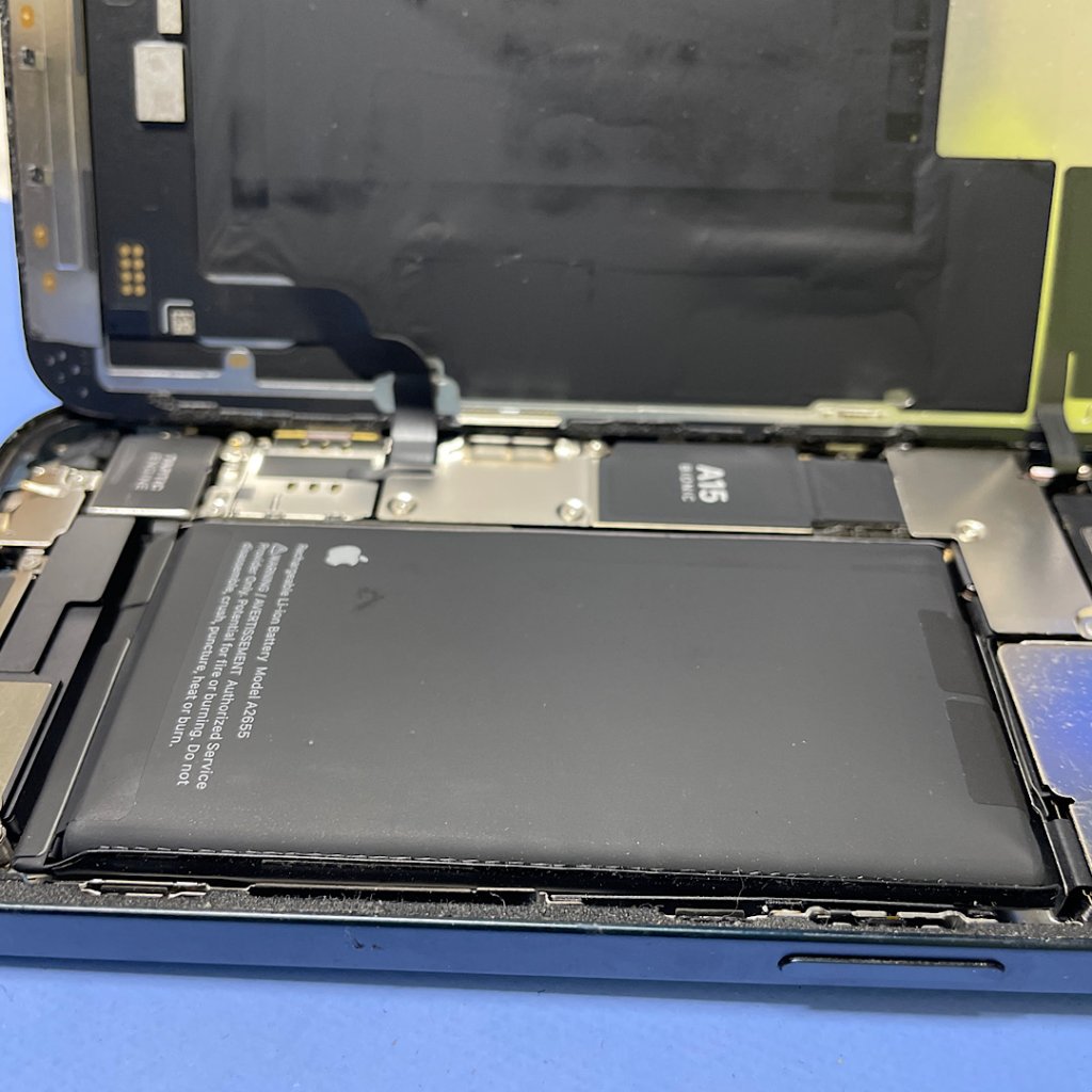 iPhone13 電池膨らむ バッテリー交換修理| 我孫子市根戸|充電口交換もご予約で即日修理対応!