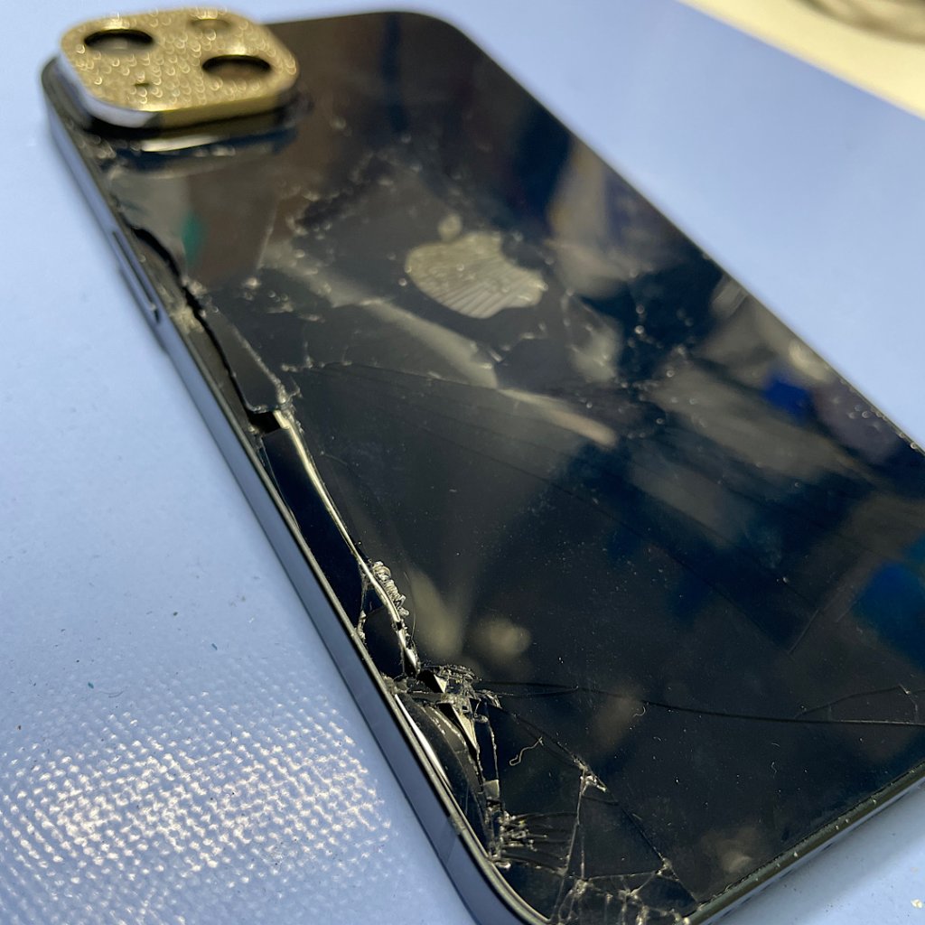 iPhone14 背面パネル破損 バックパネル交換| 龍ケ崎市大徳町| 背面パネル交換もご予約で即日お渡しで修理対応しております‼︎