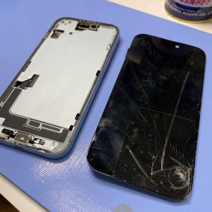iPhone15砂利で破損 液晶交換|利根町加納新田 | 液晶交換も即日お渡し対応しております!