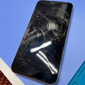 iPhoneXS ジムで破損 液晶交換| 取手市紫水| 液晶交換も即日お渡しで修理対応しております‼︎