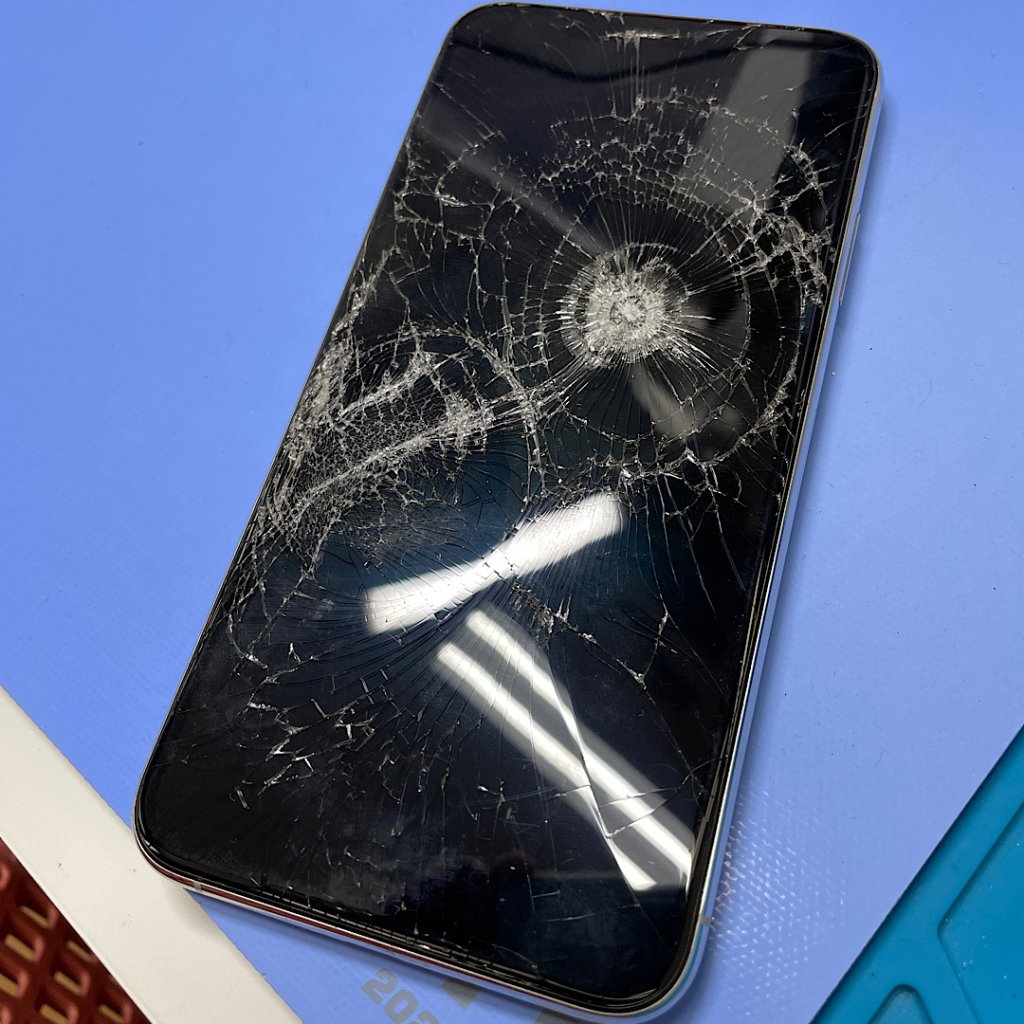 iPhoneXS ジムで破損 液晶交換| 取手市紫水| 液晶交換も即日お渡しで修理対応しております‼︎