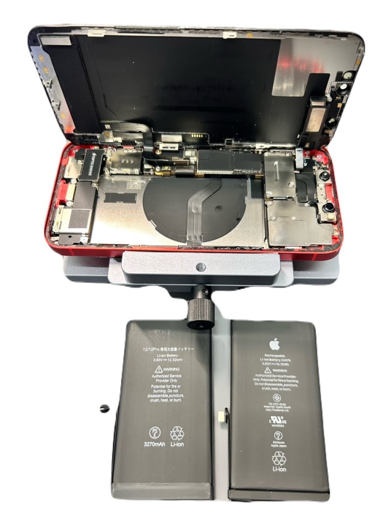 今回は【iPhone 12 バッテリー交換】を狭山市広瀬からお越しのお客様よりご依頼いただきました! データそのまま・最短30分〜1時間で画面修理やバッテリー交換が完了します。 スマホ修理特別フェア開催中! ◇ Android修理 対応! ◇ 最新のiPhone16シリーズにも対応 ◇ 入間市・狭山市エリアで地域最安値に挑戦中! 当店は iPhone修理・Android修理・iPad修理・Nintendo Switch修理 に幅広く対応! 「他店で修理不可と言われたスマホ」も、まずはお気軽にご相談ください!! ☆こんな方におすすめ☆ ・スマホの画面割れや液晶不良を即日修理したい ・バッテリー交換で電池持ちを改善したい ・Switchのジョイコンや液晶トラブルを直したい ・入間市、狭山市、飯能市、所沢市、川越市で修理店を探している お買い物ついでにサクッと修理OK!