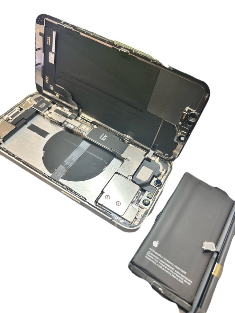 今回は【iPhone 13/ バッテリー交換】を埼玉県日高市女影からお越しのお客様よりご依頼いただきました!