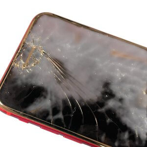 【画面割れ】iPhoneSE3 液晶パネル交換修理
