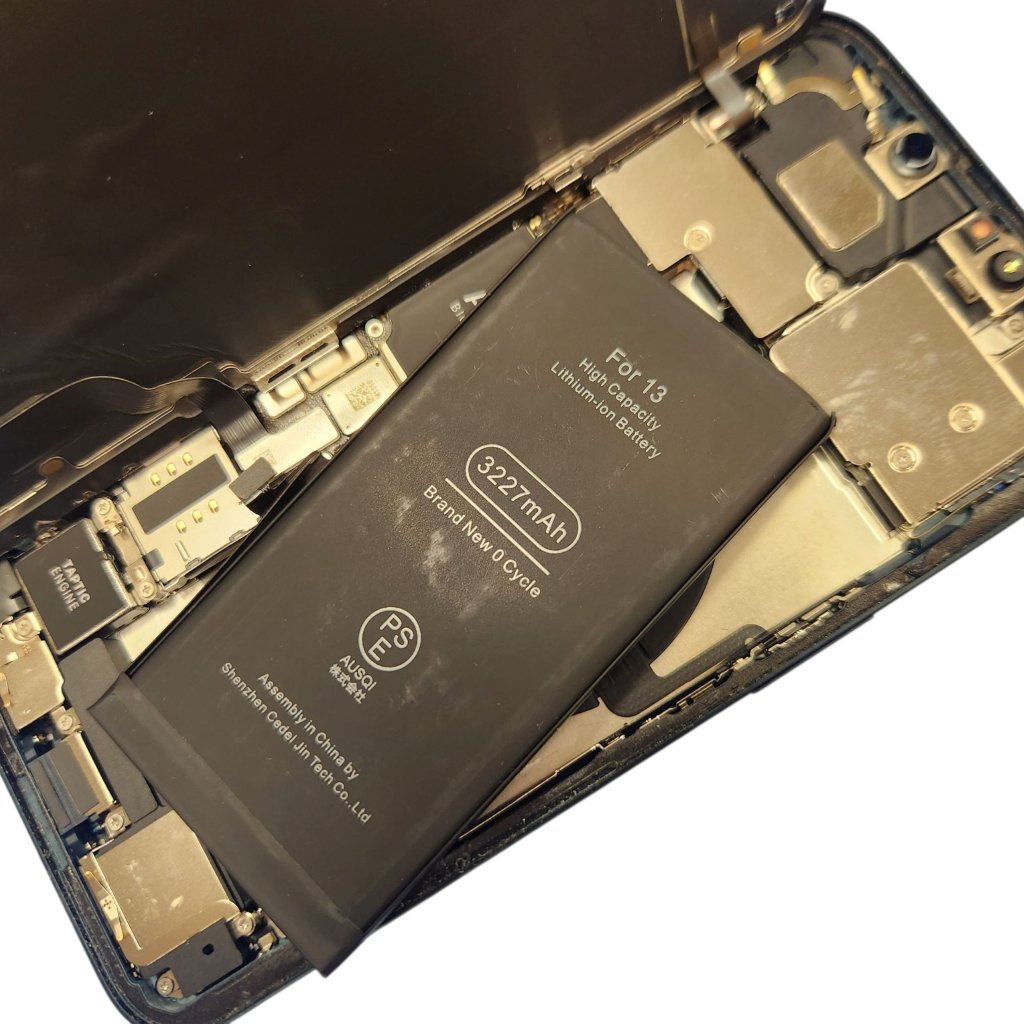 【iPhone13 バッテリー交換】バッテリー交換は店内修理、1時間以内にお渡しも可能です。お気軽にご相談ください。| 根室市昭和町