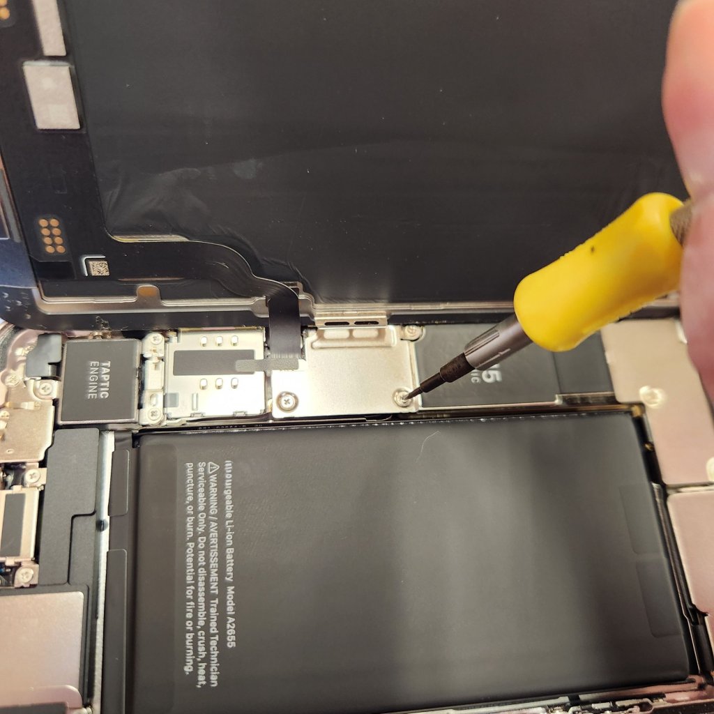 【iPhone13 バッテリー交換】作業時間35分！思っているより早くて安いかも！ご相談お待ちしてます。 | 根室市厚床