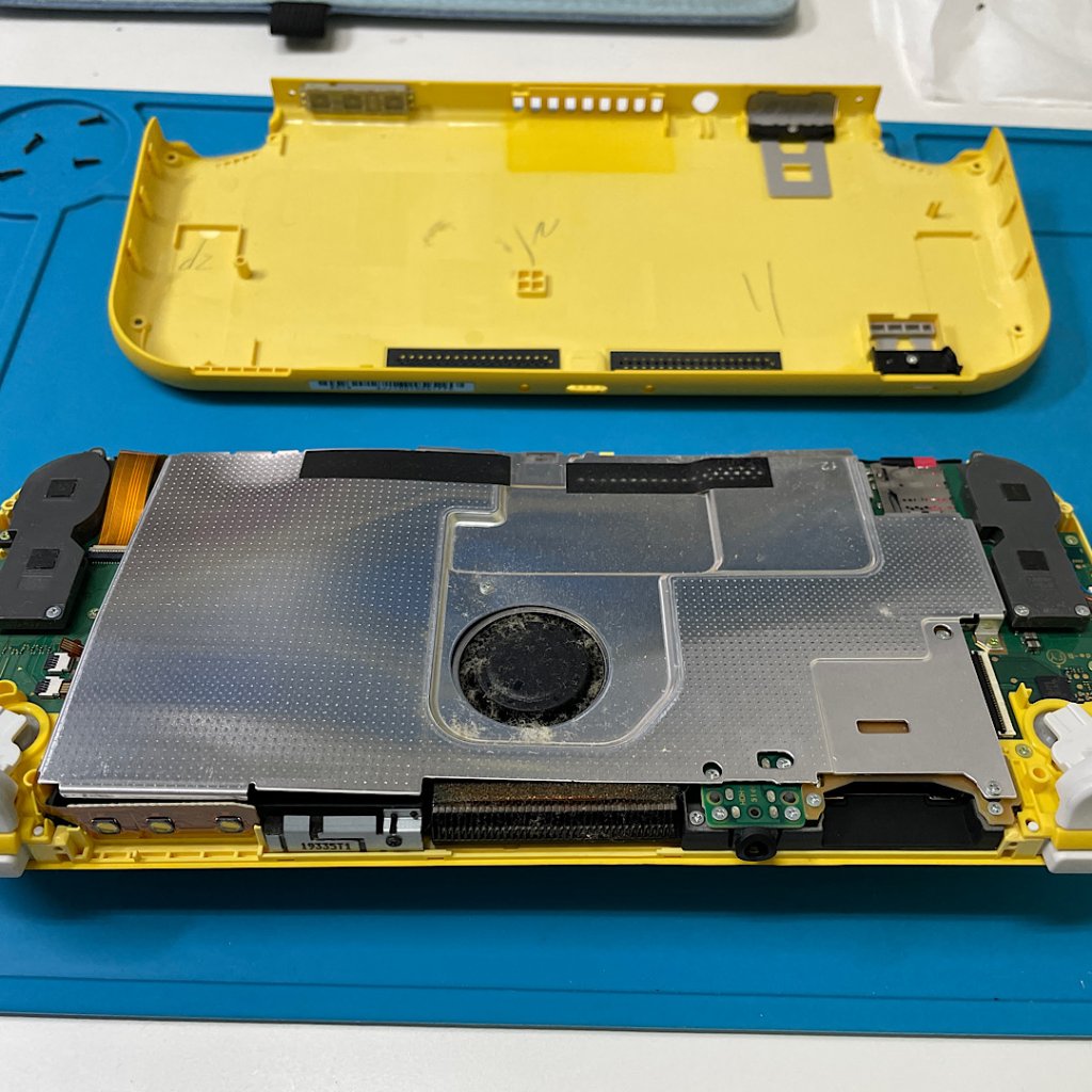 Nintendo Switch Lite 液晶交換修理| 我孫子市白山| Switch修理もご予約にて即日対応！