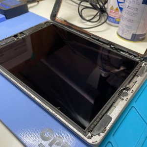 iPad 6黒く変色 液晶交換| 印西市鹿黒南| iPad修理もご予約にて即日対応致します！