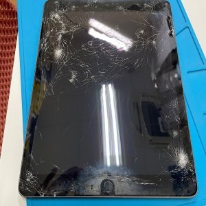 iPad9 高所作業中 落下 ガラスパネル交換修理| 取手市井野台| 企業様もおまとめ修理でご利用頂けます！