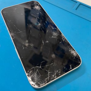 iPhone16 配送中落下破損 液晶交換|牛久市上柏田| 牛久市の皆さんiPhone即日修理ならお任せください！