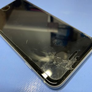 iPhoneSE3 転倒破損 液晶交換|柏市 | 液晶交換も即日お渡し対応しております！