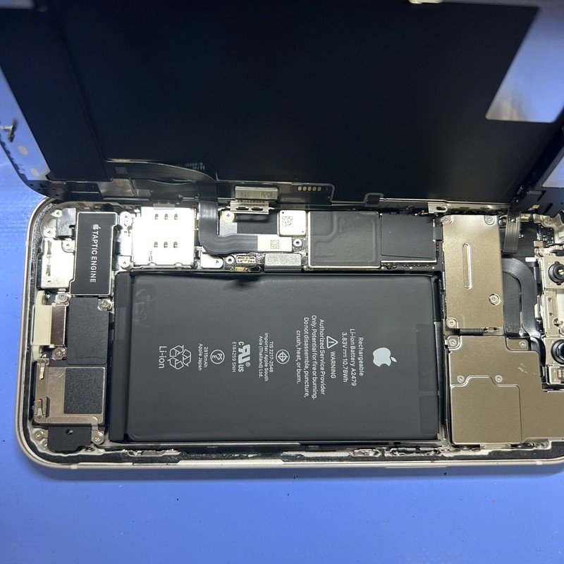 【iPhone11バッテリー交換】本体が膨らんできた症状に対応いたしました｜伊勢崎市宮子町